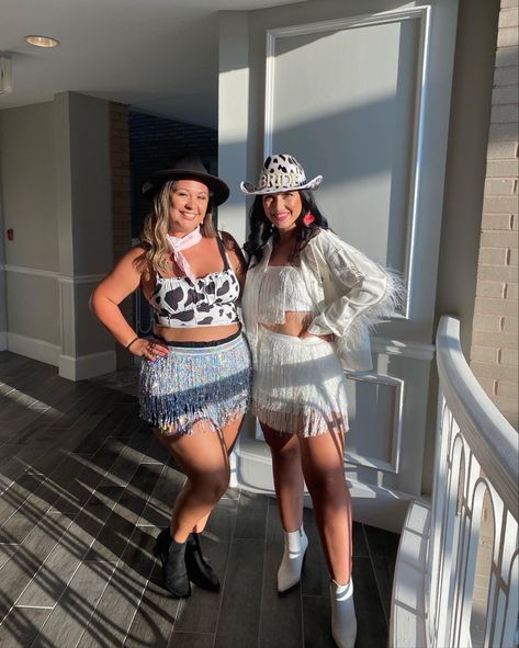 Space Cowboy Party Theme Outfit, Plus Size Space Cowgirl Outfits, Osheaga Outfits, Cosmic Cowgirl Outfit, Disco Cowboy Outfit, Cow Girl Party Outfit, Space Cowboy Party Outfit, Sparkly Cowgirl Outfit, Disco Cowgirl Outfit