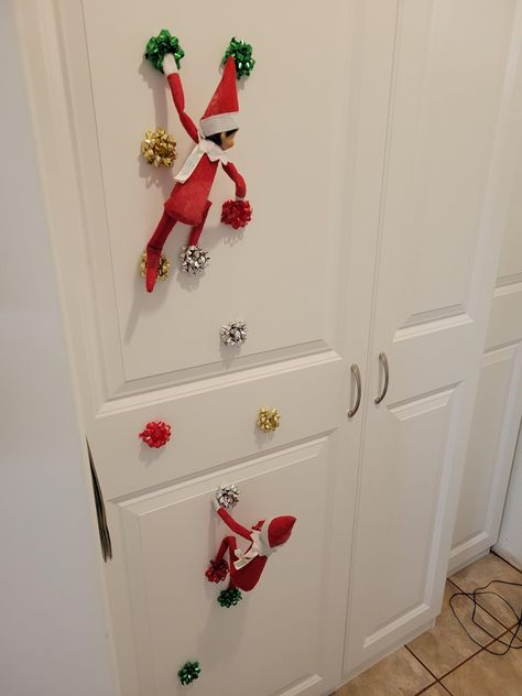 Snoop Dog Christmas, Elf Stuff, Elf Ideas Easy, Holiday Room Decor, Elf Crafts, Elf Magic, Awesome Elf On The Shelf Ideas, Magic For Kids, Christmas Dreaming