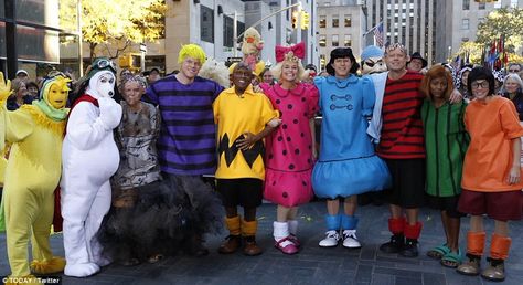 The gang's all together: The Today Show cast brought the Peanuts comic strip to life, dres... Peanuts Gang Costumes, Peanuts Halloween Costume, Gang Costumes, Peanut Costume, Charlie Brown Costume, 2015 Halloween Costumes, Charlie Brown Characters, Character Halloween Costumes, Best Celebrity Halloween Costumes