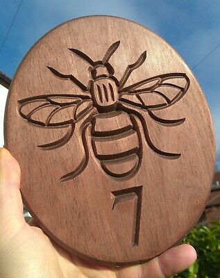 Manchester Bee, Wood Log Crafts, Wood Bees, Decorative Plaques, Coaster Crafts, Dremel Wood Carving, Wood Burning Crafts, Rustic Kitchen Design, Wood Carving Designs