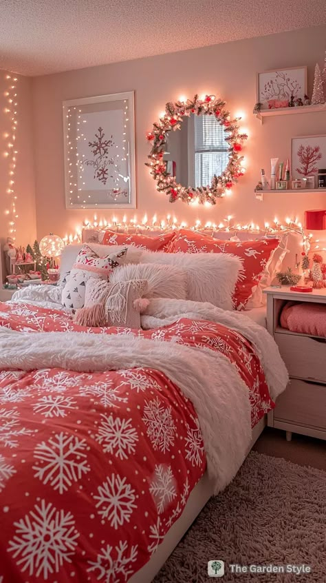 Xmas Dorm Decorations, Christmas Decor For Room Bedrooms, Decorating Your Room For Christmas, Cozy Bedroom Christmas Decor, Easy Indoor Christmas Decorations, Small Christmas Tree For Bedroom, Decorating Apartment For Christmas, Christmas Teen Bedroom, Aesthetic Christmas Room Ideas