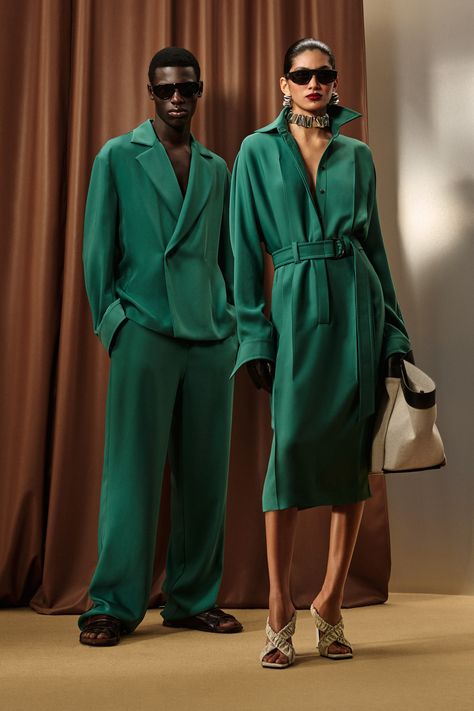 Ferrari Resort 2025 Collection | Vogue Ways To Tie A Scarf, Valentino Resort, Tie A Scarf, Outfit Elegantes, Color Trends Fashion, 2025 Fashion, Resort Collection, Fashion Couple, Vogue Runway