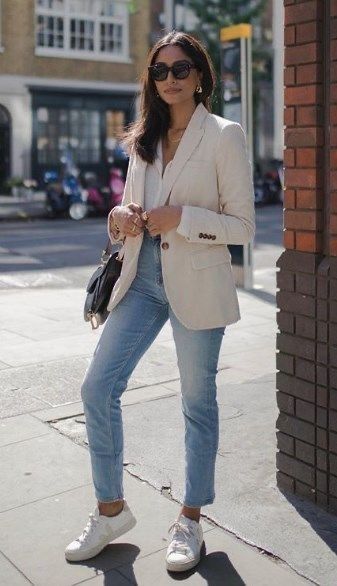 White Blazer Outfit Winter, White Blazer Outfits For Women, Ivory Blazer Outfit, White Blazer Outfit Work, Work Travel Outfit, White Blazer Outfit, Office Outfit Inspiration, Outfits Blazer, White Blazer Outfits