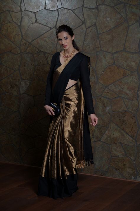 Black Sari, Saree Wearing Styles, Sarees For Girls, Saree Photos, Simple Saree Designs, Fashionable Saree Blouse Designs, Fancy Sarees Party Wear, Draping Fashion, Indian Saree Blouses Designs