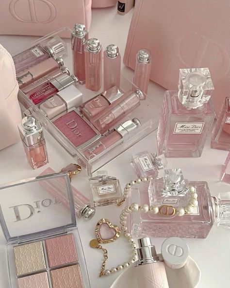 Profumo Victoria Secret, Koleksi Makeup, Koleksi Parfum, Dior Aesthetic, Dior Makeup, Fancy Makeup, Pretty Skin Care, Pink Makeup, Makeup Items