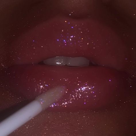 Prom Lips, Best Lip Glosses, Holographic Lips, Girls Lip Gloss, Light Pink Lip Gloss, Best Lip Gloss, Glitter Lip Gloss, Glitter Gloss, Makeup Lips