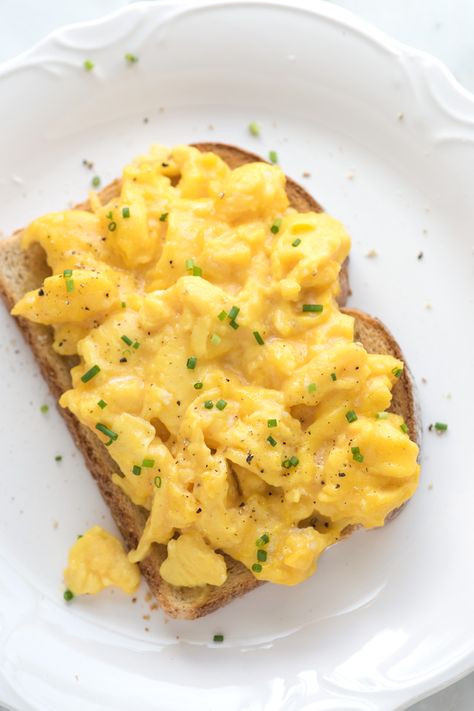 How to Make Scrambled Eggs Better from Inspired Taste #inspiredtaste Cheesy Scrambled Eggs, Quick Recipe Videos, Creamy Scrambled Eggs, Scrambled Eggs Recipe, Boiled Egg Diet, Eggs Recipe, Egg Toast, Egg Muffins, Omelet