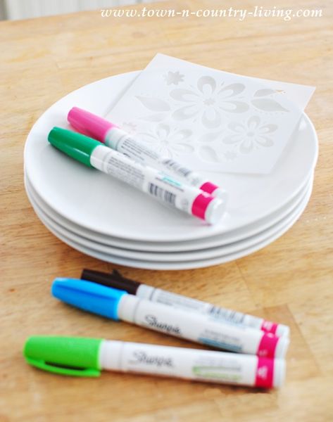 Decorating Dessert Plates with Sharpies - Town & Country Living How To Paint Plates Food Safe, Diy Plate Decorating, Sharpie Christmas Plates, Decorating Plates With Sharpies, Baked Plates With Sharpie, Decorating Plates, Turkey Plate Crafst For Kid With Sharpies, Sharpie Plates, Oil Based Sharpie