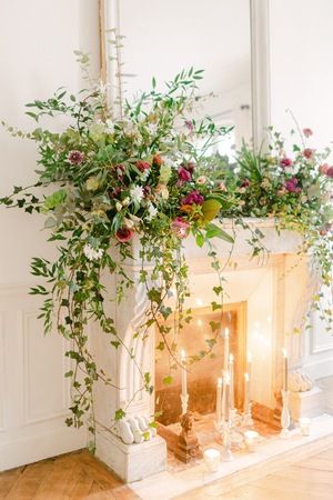 Fireplace Arrangements Wedding, Mantel Flowers Wedding, Fireplace Floral Arrangements, Mantlepiece Flowers, Spring Garland For Mantle, Mantel Arrangements, Mantel Floral Arrangements, Mantle Arrangements, Wedding Fireplace Decorations