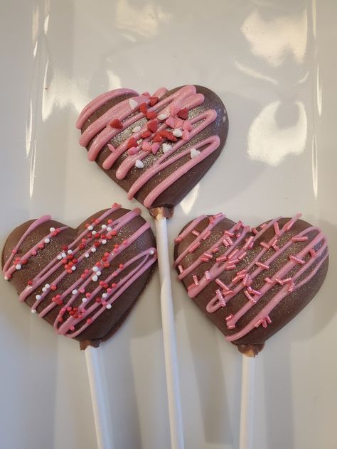 Chocolate Suckers, Chocolate San Valentin, Lolli And Pops, Chocolate Ideas, Mommy Things, Valentines Day Chocolates, Chocolate Wrapping, Valentine Chocolate, Chocolate Hearts