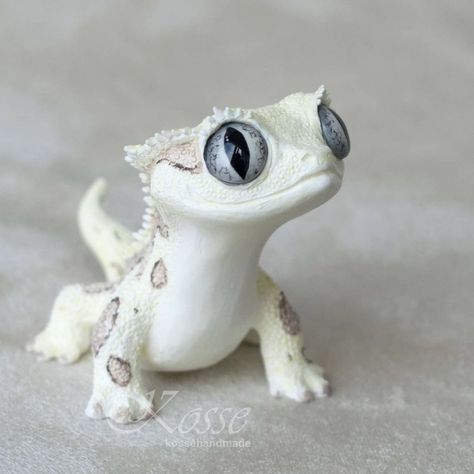 Critter Crafts, Animals Clay, Dragon Air, Sculpey Ideas, Random Animals, Clay Models, Sculpting Ideas, Cow Cat, Animal Ideas