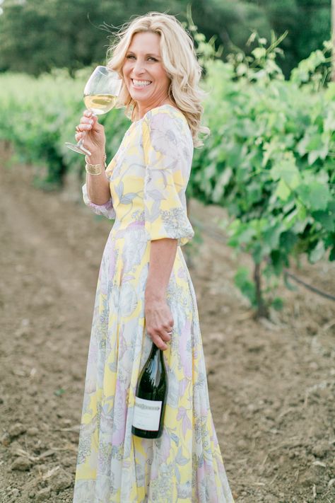 Vineyard Vines Outfits, Winery Outfit Summer, Vineyard Engagement Photos, Vineyard Decor, Vineyard Outfit, Vineyard Wedding Dress, Vineyard Photography, Wineries Outfit, Brand Photography Inspiration