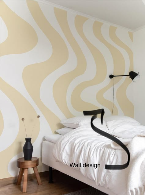 Wall Swirls Painted, Squiggly Wall Paint, Wavy Painted Wall, Squiggle Mural, Wavy Wall Paint, Wall Paint Ideas Bedroom, Groovy Office, Dorm Room Pictures, Esthetics Room