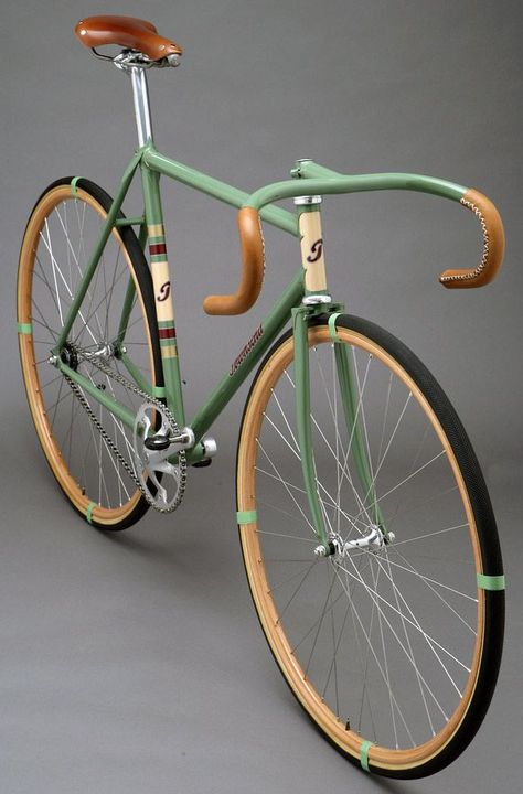 Bici Retro, Road Bike Vintage, Bike Tattoos, Green Bike, Velo Vintage, Suspension Bike, Retro Bicycle, Retro Bike, Fixie Bike