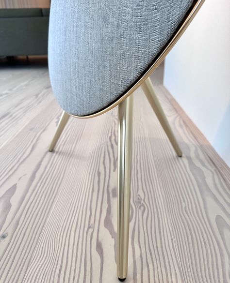 Elevate your BeoPlay A9 experience with our Solid Aluminum Legs in Gold Tone, meticulously polished to perfection. A sleek addition to complement the impeccable design of your Bang & Olufsen speaker. ✨🔊 #BeoPlayA9 #AluminumLegs #BeoSoundA9 #BangOlufsen #Tegrino Beoplay A9, Bang Olufsen, Bang And Olufsen, Bangs, Speaker, Gold Tones, Sleek, Gold, Home Decor