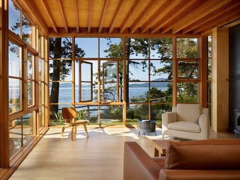 The Davis Residence by Miller Hull Partnership | HomeDSGN, a daily source for inspiration and fresh ideas on interior design and home decoration. Big Sur Style Home, Northwest Contemporary, Cozy Sunroom, Pacific Northwest Style, Northwest Style, Rooms With A View, Sun Rooms, Sunroom Designs, Sunroom Ideas