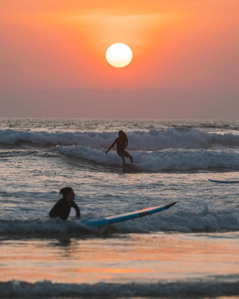 A few fun surf photos from Costa Rica.🌊 I’m so ready for another surf trip. 🤍🏄🏼‍♀️ Costa Rica Surfing, Costa Rica Aesthetic, Australia Surfing, Costa Rica Surf, Camp America, Calm Life, Surf Photos, Outdoorsy Girl, Surfing Aesthetic