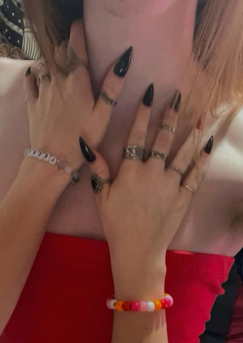 Lesbian Rings Hands, Wlw Rings, Wlw Nails, Lesbian Rings, Lesbian Nails, Wlw Pics, I Crave You, Couple Hands, Me And Bae