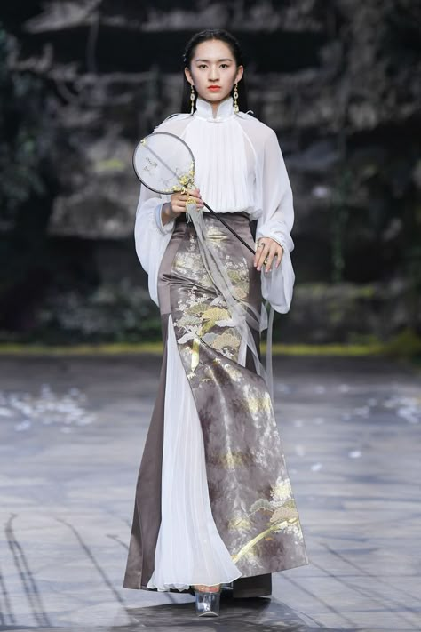 Neo Chinese Style, Androgynous Models, Chinese Style Dress, Traditional Chinese Dress, Androgynous Fashion, Chinese Clothing, Fantasy Dress, Fashion Design Clothes, Kpop Fashion