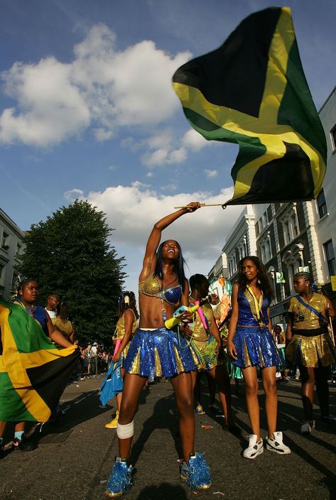 Carnival London, August Bank Holiday, Bright Colored Outfits, Weekend In London, Notting Hill Carnival, Dancer Dress, Caribbean Carnival, Kensington And Chelsea, New West