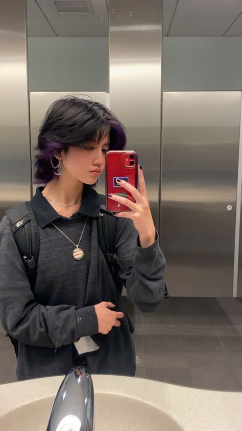 Wolfcut Purple Highlights, Short Short Wolfcut, Short Brown Hair With Purple Underneath, Pixie Medium Haircut, Tomboy Short Hair, Kpop Haircut, Anime Bangs, Tomboy Cut, Short Short Hair