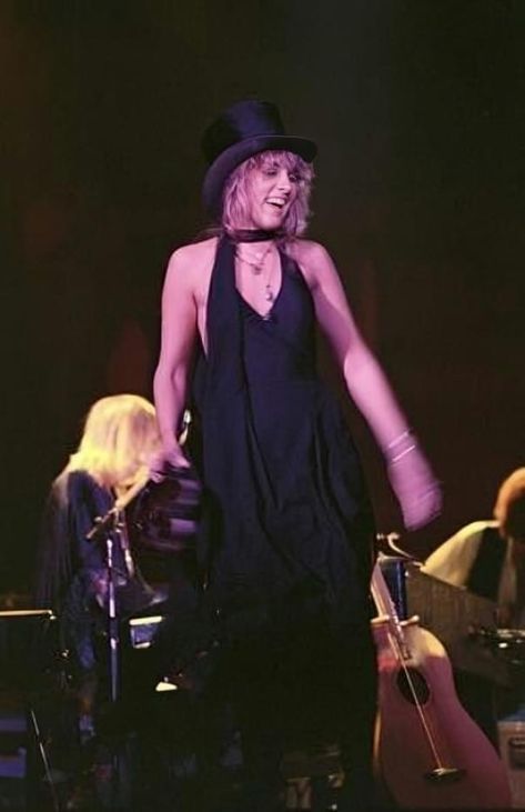 Stevie Nicks Top Hat, Stevie Nicks Hat, Stevie Nicks Now, Stevie Nicks Costume, Buckingham Nicks, Stephanie Lynn, Stevie Nicks Style, How To Sing, Stevie Nicks Fleetwood Mac