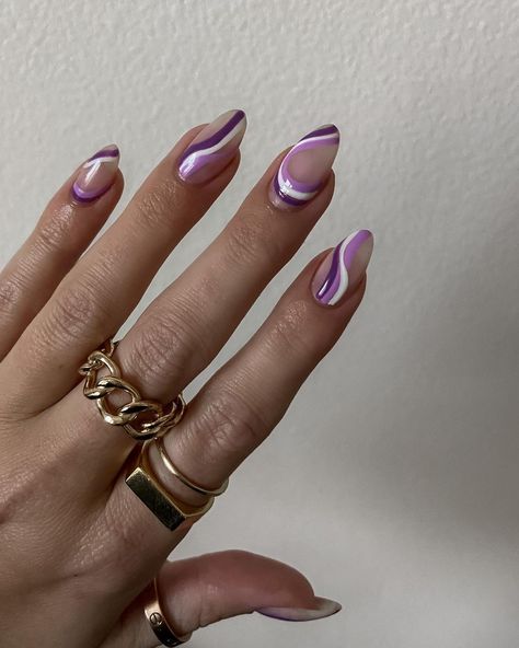 Indie Nails Acrylic, Mauve Swirl Nails, Purple Lines Nails, Purple Swirly Nails, Purple Swirls Nails, Purple Abstract Nails, Indie Nails, Swirly Nails, Purple Squiggle Nails