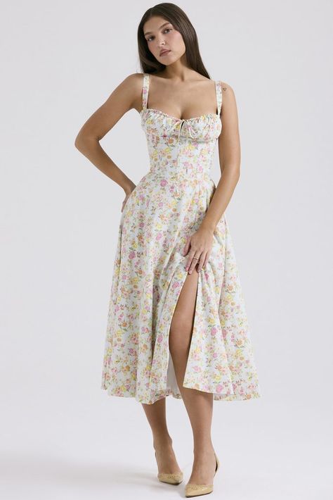 20  Dreamy Summer Dresses for Summer 2024 - Boss Babe Chronicles Guest Dresses For Wedding, Bustier Sundress, Summer Garden Parties, European Beach, Outfit Ideas August, Bridal Wardrobe, Dress For A Wedding, Floral Bustier, Fashion Outfits Women