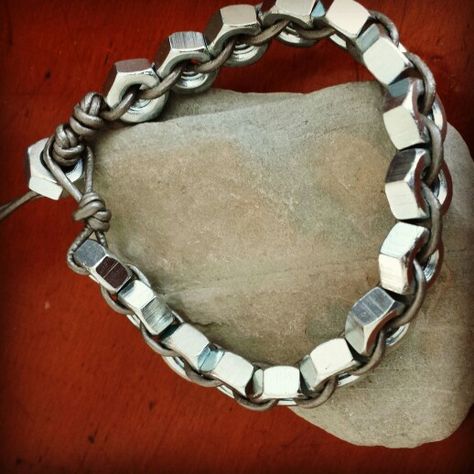 Hardware Jewelry Diy, Hex Nut Jewelry, Mens Jewelry Diy, Washer Bracelet, Nut Bracelet, Washer Jewelry, Upcycled Vintage Jewelry, Paracord Bracelet Diy, Hardware Jewelry