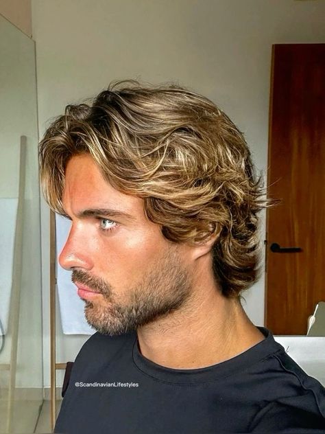 Medium Length Messy Haircut, Old Money Long Hair Men, Italian Mens Hairstyles, Caramel Hair Men, Flow Tapered Haircut, Long Hair Men Beard, Medium Mens Hair, Man Medium Haircut, Long Men S Haircut