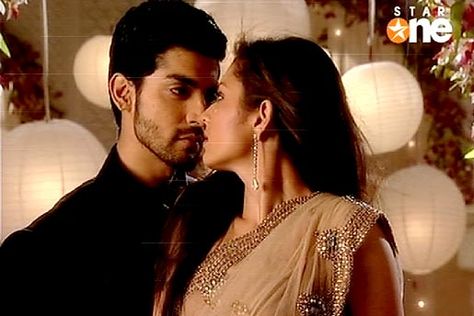 Maan Geet, Gurmeet Choudhary, Indian Show, Vivian Dsena, Drashti Dhami, Indian Drama, Bollywood Photos, Cute Love Stories, Adam Levine