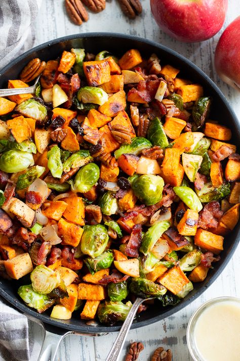 This harvest hash is everything you’re craving for the fall season, or anytime! It’s loaded with roasted veggies, apples, bacon, pecans and raisins for a sweet, savory and healthy dish! The apple vinaigrette add the perfect final touch! Paleo, Whole30 compliant and great for any meal or as a holiday side dish! Harvest Hash, Apple Vinaigrette, Sweet Potato Bacon, Paleo Running Momma, Holiday Side, Sweet Potato Hash, Makanan Diet, Paleo Whole 30, Paleo Dinner