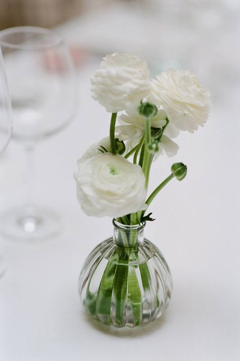 Decor Table Ideas, Wedding Cakes Simple, Christening Themes, Bud Vases Wedding, Bud Vases Arrangements, Wedding Cake Simple Elegant, Ranunculus Wedding, Cakes Simple, Wedding Flower Guide