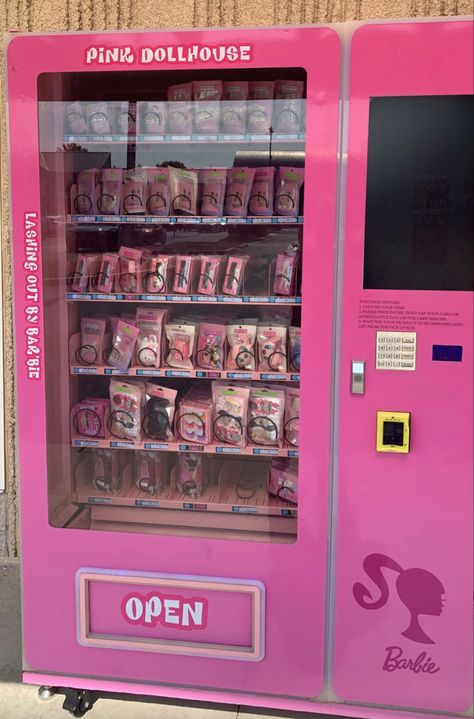 barbie vending machine! cute<3 Aesthetic Vending Machine, Cool Vending Machine Ideas, Pink Vending Machine, Vending Machine Aesthetic, Cute Vending Machine, Barbie Vending Machine, Beauty Vending Machine, Bunny Run, Mini Vending Machine