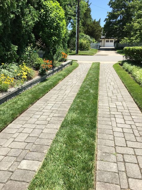 Driveway With Pavers, Ribbon Driveway, Cobblestone Patio, Grass Driveway, Diy Driveway, Brick Driveway, Landscape Design Drawings, Lake Garden, Beautiful Home Gardens