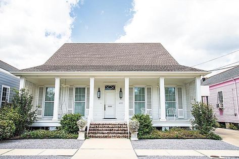 A look inside Niki and David Rubinstein's updated Creole cottage_lowres Creole Cottage House Plans, Creole House, Acadian Style Homes, French Country Exterior, Creole Cottage, French Creole, Southern Cottage, Louisiana Homes, New Orleans Homes