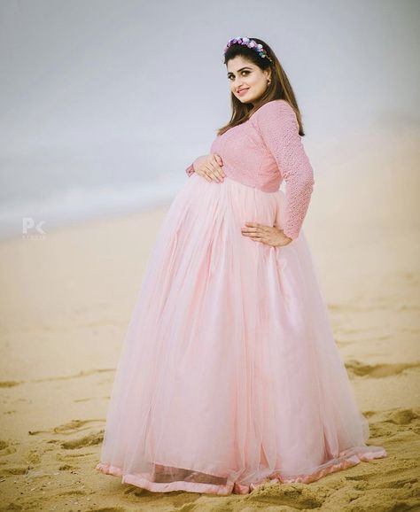 Maternity Gowns Indian, Marriage Suit, Crying Photography, Kurtis Design, Pregnancy Pics, Maternity Photography Poses Couple, Stylish Kurtis, Maternity Photoshoot Outfits, Pregnant Lady