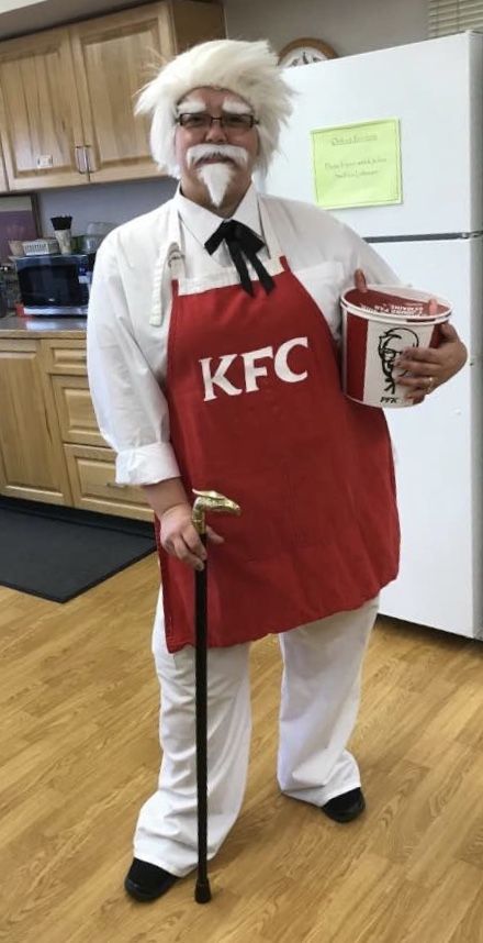 Kfc Man Costume, Fast Food Halloween Costumes, Kfc Halloween Costume, Kfc Mascot, Kfc Guy, Kfc Costume, Kfc Man, Food Halloween Costumes, Halloween Hombre