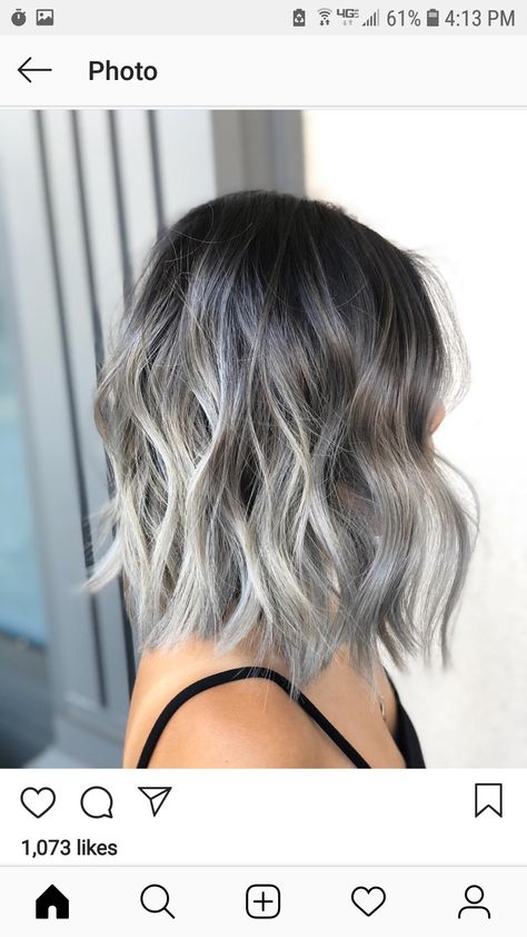 Grey Ombre Hair Short, Pelo Color Ceniza, The Butterfly Haircut, Ash Blonde Hair Balayage, Silver Ombre Hair, Grey Ombre Hair, Grey Blonde Hair, Butterfly Haircut, Ombre Bob