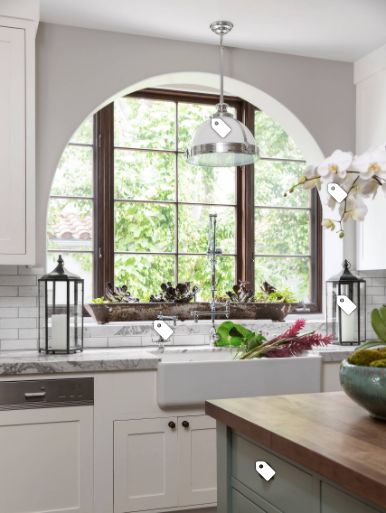 Love the arch, wood window and tile shelf La Kitchen, Mexican Villa, Spanish Style Kitchen, Spanish Casa, Spanish Kitchen, Stunning Homes, Kitchen Windows, California House, Mediterranean Kitchen