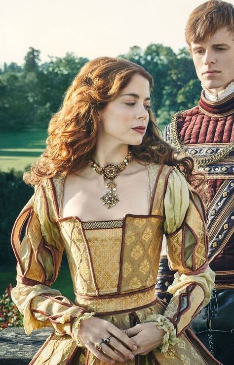 Elizabethan Inspired Fashion, Ancient French Clothing, 1500 Fashion Women, French Royalty Fashion, The Spanish Princess Dresses, 16 Century Dress, Medieval Clothing Aesthetic, Spanish Aesthetic Outfits, Royal Poses Reference