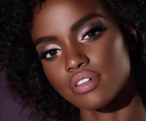 Makeup for black women Makeup Looks Pink, Pink Eye Makeup Looks, Mauve Makeup, Blue Makeup Looks, Eyeshadow Glitter, Glossy Eyes, Nude Lip Gloss, Eye Makeup Looks, Pink Eye Makeup