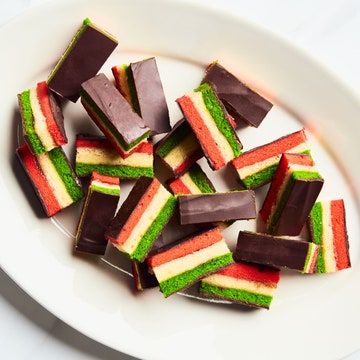 Seven Layer Cookies, Rainbow Cookies Recipe, Italian Rainbow Cookies, Rainbow Layer Cakes, Italian Bakery, Rainbow Cookies, Almond Flavor, Layer Cakes, Green Food Coloring