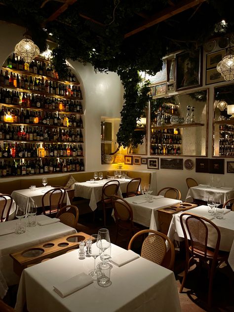 Italian Cafe Interior, Italian Restaurant Interior Design, Italian Restaurant Design, Italian Restaurant Interior, Sonny Corleone, Italian Restaurant Decor, Pizzeria Design, Italian Food Restaurant, Italy Restaurant