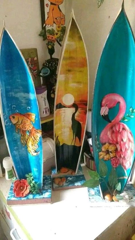 Palm Crafts Ideas, Colorful Beach Decor, Painting On Palm Fronds, Palm Fronds Crafts, Palm Frond Decor, Palm Fronds Art, Painted Palm Fronds, Seed Pods Art, Palm Tree Crafts