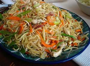 Pancit Shrimp Pancit, Zero Noodles, Chicken Pancit, Pancit Filipino, Mei Fun, Filipino Noodles, Filipino Pancit, Pancit Bihon, Pancit Recipe