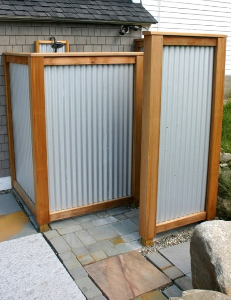 Outdoor Shower – New England Tradition? – pranapainting Outdoor Shower Ideas Backyards Diy, Outdoor Shower Wall Ideas, Out Door Shower, Outdoor Shower Ideas, Outside Showers, Outdoor Shower Enclosure, Outdoor Shower Diy, Outdoor Bathroom Design, Outdoor Toilet