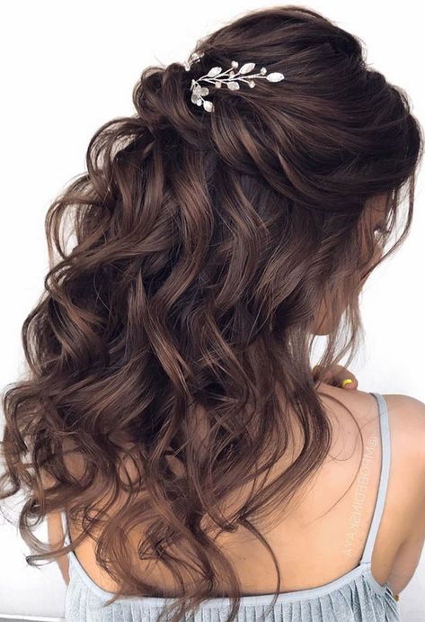 Half up half down wedding hairstyles #wedding #hairstyles #hair #weddinghair #weddingideas Half Up Curls, Wedding Hair Half, Chocolate Brown Hair, Simple Wedding Hairstyles, Hair Flow, Quince Hairstyles, Hair Guide, Wedding Hair Inspiration, Wedding Hair Down