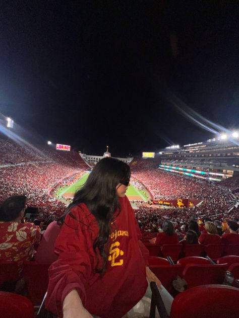 Saturday night lights #football #collegelife #tailgate #uscgrad #fashion College Athlete, College Pics, College Photos, Tailgate Aesthetic, College Tailgate, Usc Campus Aesthetic, College Tailgate Aesthetic, Usc Student Aesthetic, Osu College Aesthetic