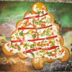 Tree-Shaped Crescent Veggie Appetizers Recipe - Allrecipes.com Christmas Tree Veggie Pizza, Phyllo Pizza, Savory Holiday Recipes, Roll Christmas Tree, Roll Appetizers, Veggie Appetizers, Cold Finger Foods, Christmas Pizza, Appetizer Buffet